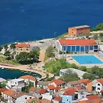 Holiday home Lovely In