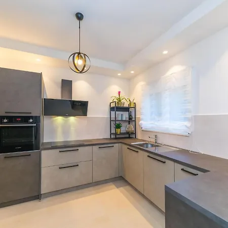 Lovely In Ferienhaus Šibenik