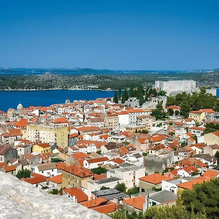 2 Bedroom Beautiful In Holiday home