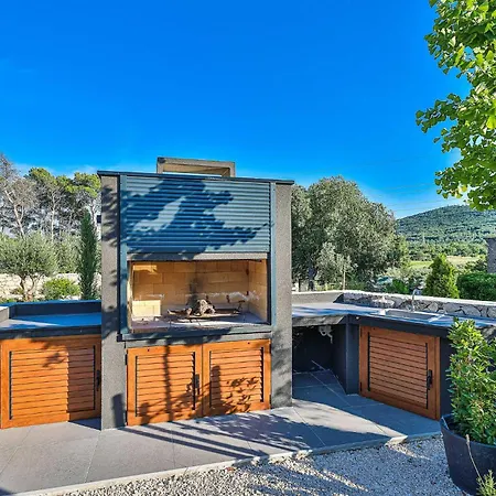 2 Bedroom Beautiful In