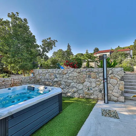 Ferienhaus Lovely In *