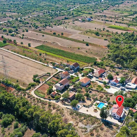 2 Bedroom Beautiful In Holiday home Sibenik