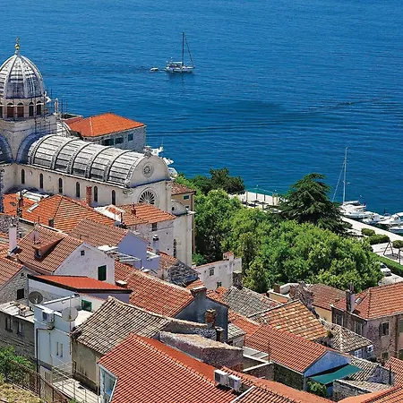 2 Bedroom Beautiful In Holiday home Sibenik