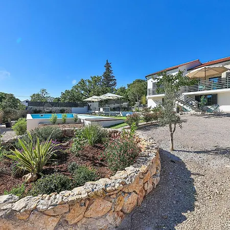 2 Bedroom Beautiful In *