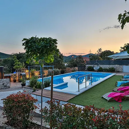 2 Bedroom Beautiful In Holiday home