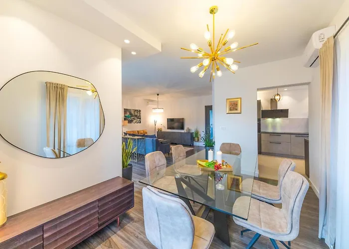 Vakantiehuis Lovely In *