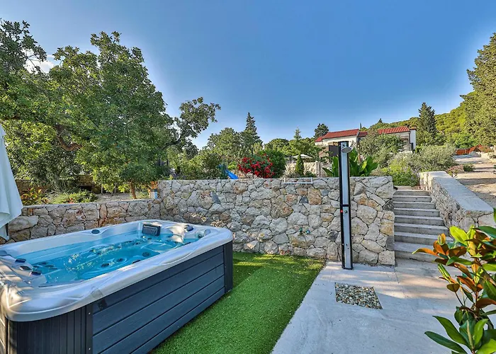 Vakantiehuis Lovely In *