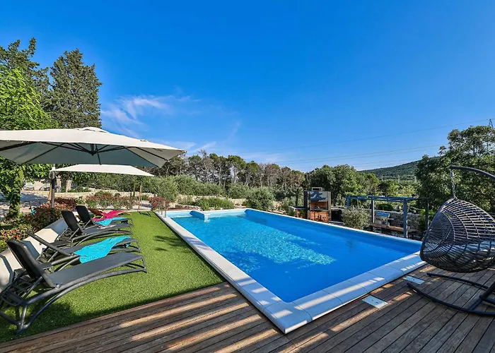 Vakantiehuis Lovely In *