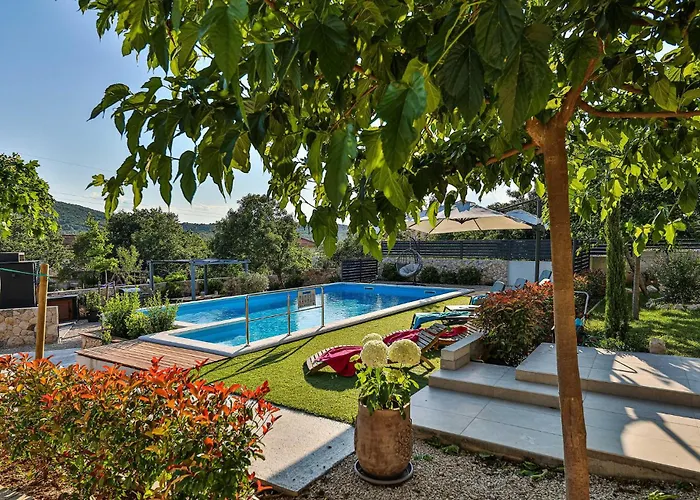 Vakantiehuis Lovely In *